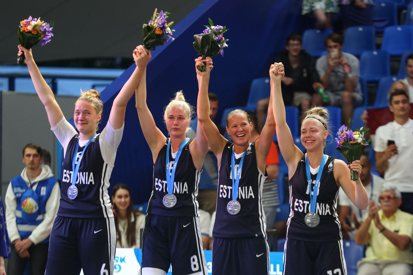 Eesti naiskond mullu Euroopa mängude 3x3 korvpalli autasustamistseremoonial, kus võideti hõbemedal: Kadri-Ann Lass (vasakult), Annika Köster, Merike Anderson, Janne Pulk.