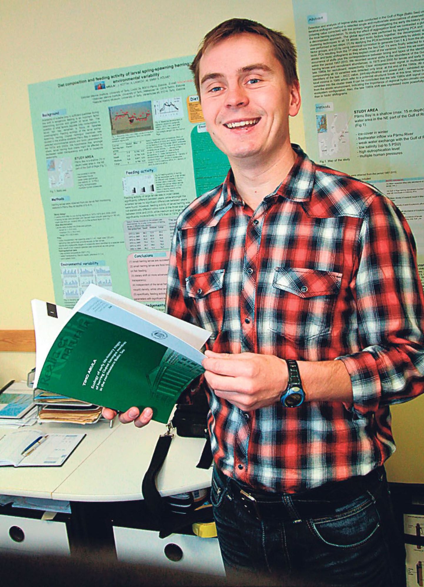 Tartu ülikoolis kaitses Pärnu kalauurija Timo Arula äsja doktoritöö, milles ta käsitleb Läänemere räime varastes elustaadiumides mõjutavaid ökoloogilisi tegureid.