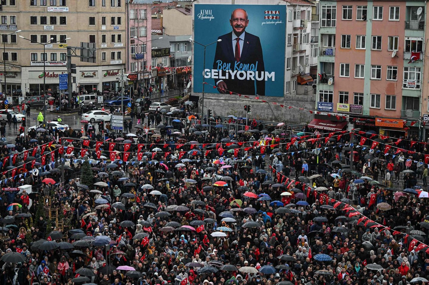 Türgi opositsiooni kampaaniaüritus Türgi lääneosas asuvas Çanakkale linnas, 11. aprillil 2023.