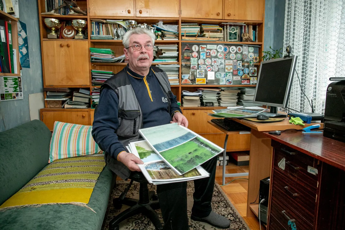“Loodusfotosid vaatame järgmises ringitunnis,” näitas Tori sotsiaalmaja vabatahtlik loodusringi juhendaja Aadi Saar oma Jõesuu kodus pildivalikut.