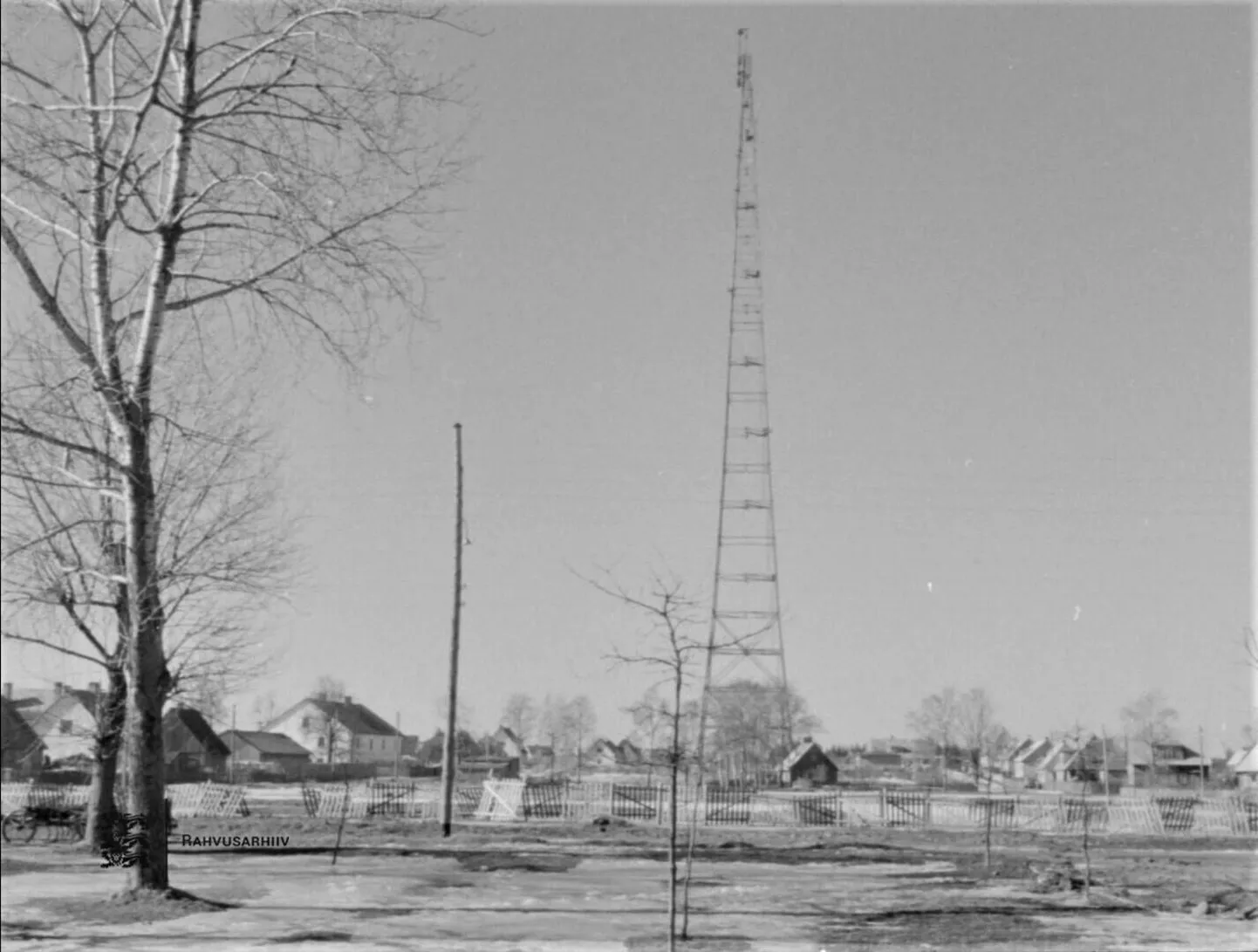 Tartu televisioonimast varakevadel 1957 Tallinna kinostuudio kroonikafilmis «Nõukogude Eesti» nr 14.