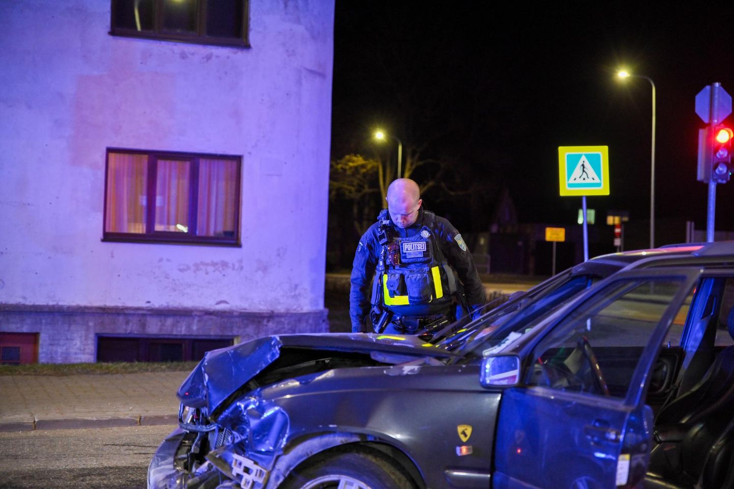 Reede õhtul toimus Viljandis C. R. Jakobsoni tänava ja Leola tänava ristmikul liiklusõnnetus, mille põhjustaja lahkus sündmuskohalt.
