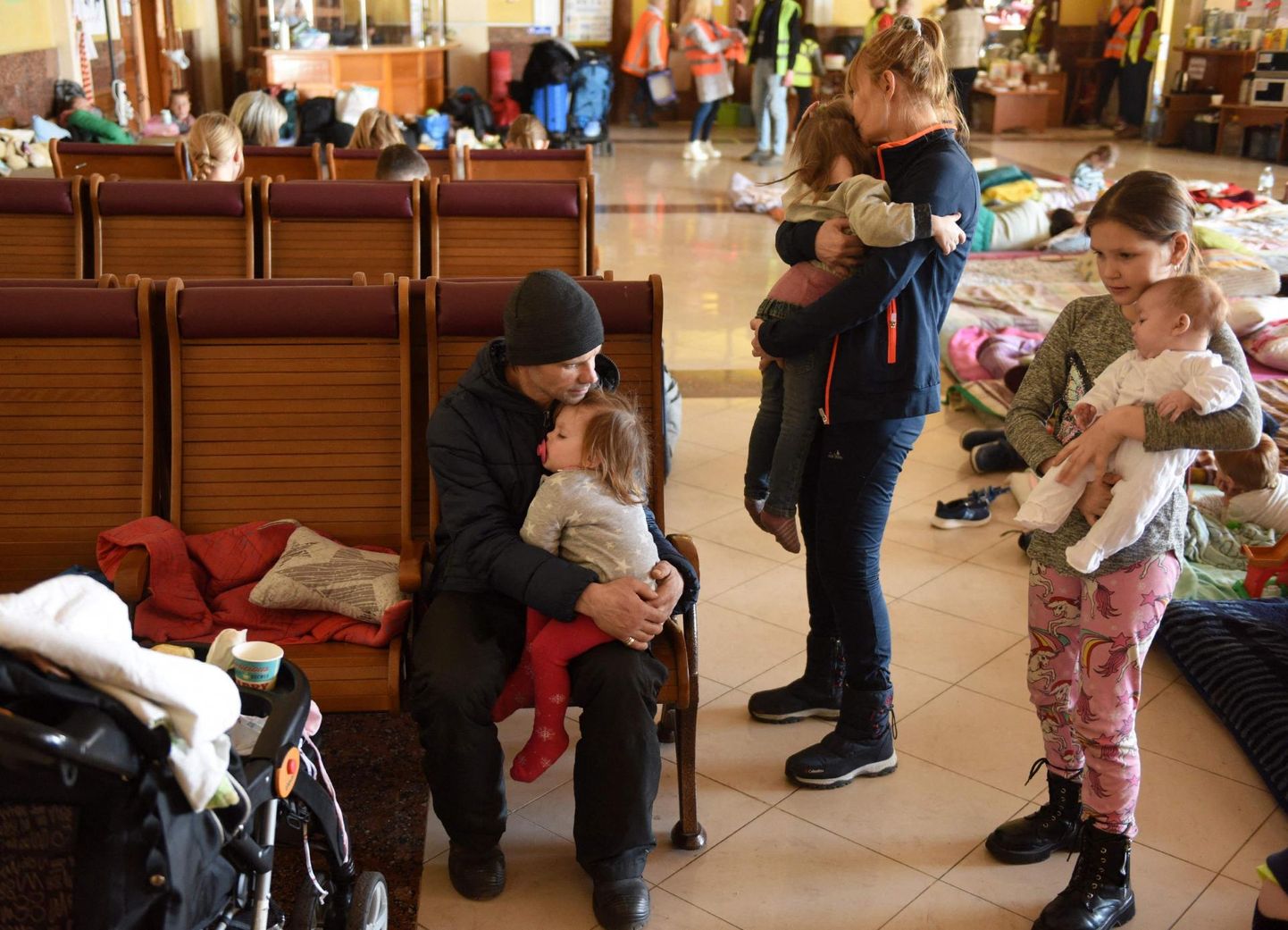 ELi teel olevad pagulased spetsiaalselt neile eraldatud Lvivi raudteejaama ruumis. 
