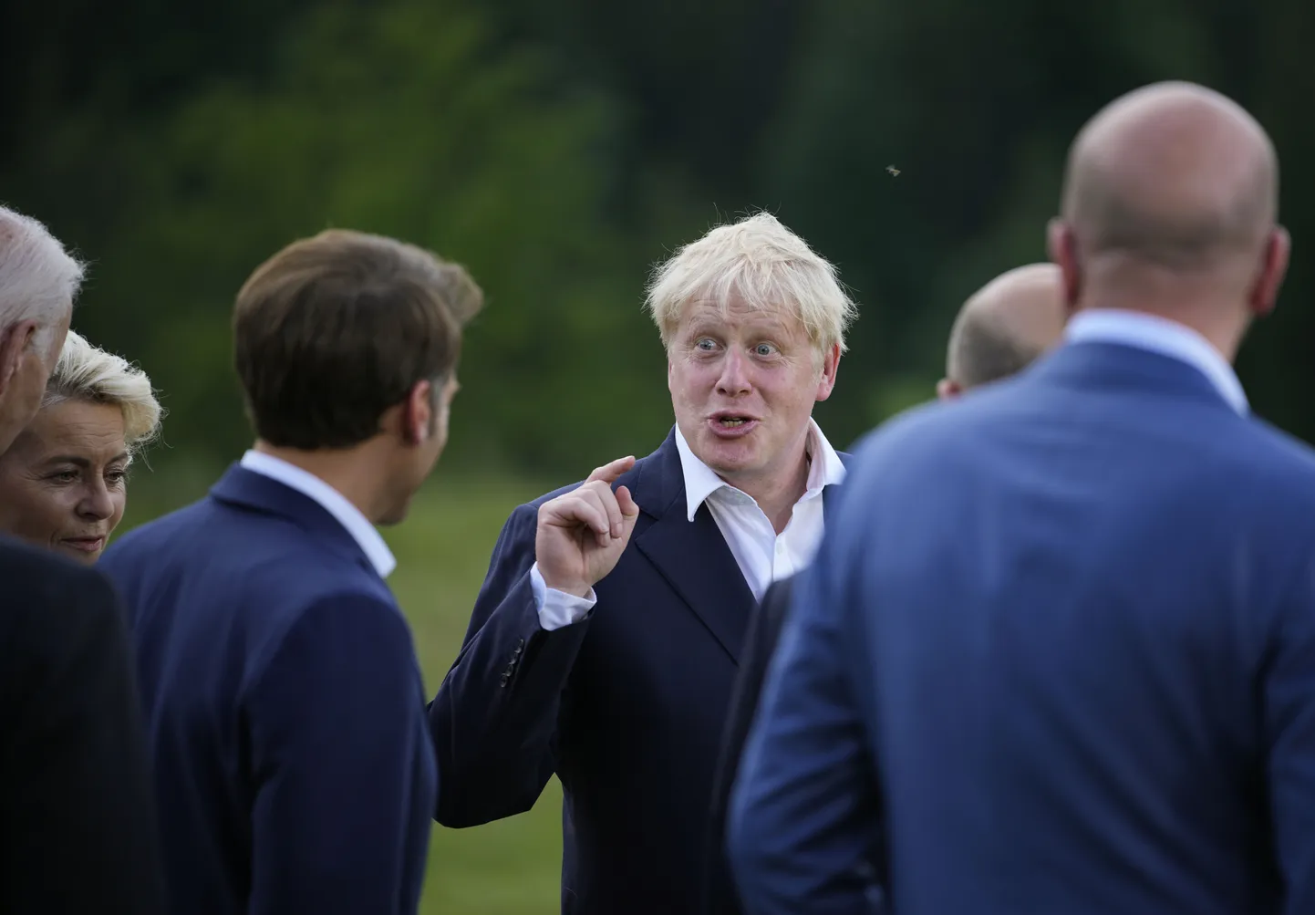 Endine Briti peaminister Boris Johnson vestlemas Prantsuse presidendi Emmanuel Macroniga 2022. aasta juunis.
