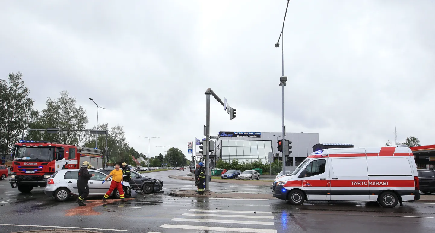 Liiklusavarii Võru-Aardla ristmikul.