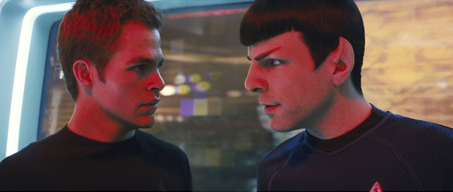 Chris Pine ja Zachary Quinto filmis  «Star Trek»