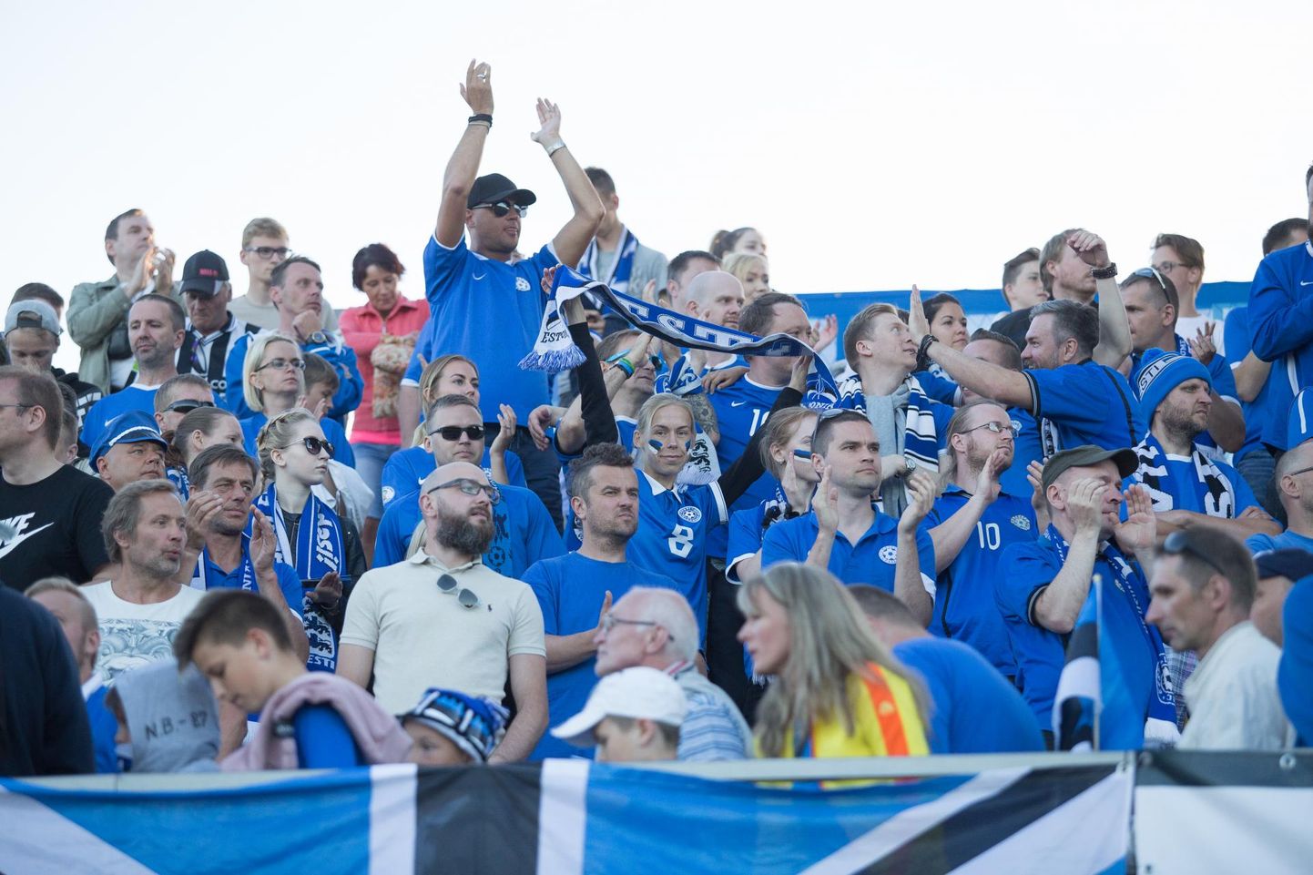 Eesti jalgpalli noortekoondis loodab oktoobris Rakvere staadionil taas koduste poolehoidjate innukale toele, kui vastu astuvad Itaalia, Taani ja Soome eakaaslased.