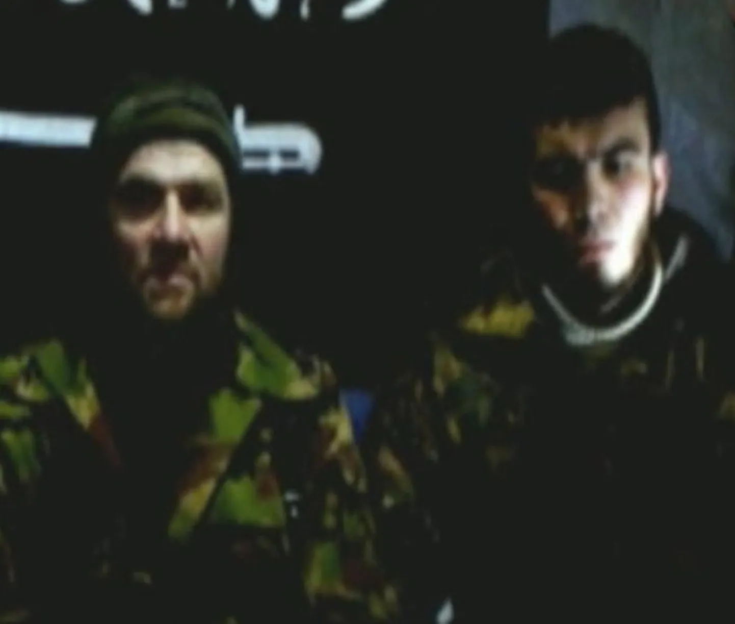 Venemaa ühe tagaotsituma kurjategija Doku Umarovi (vasakul) kõrval võis videoläkituses näha ka arvatavat terrorirünnaku läbiviijat Magomed Jevlojevit.