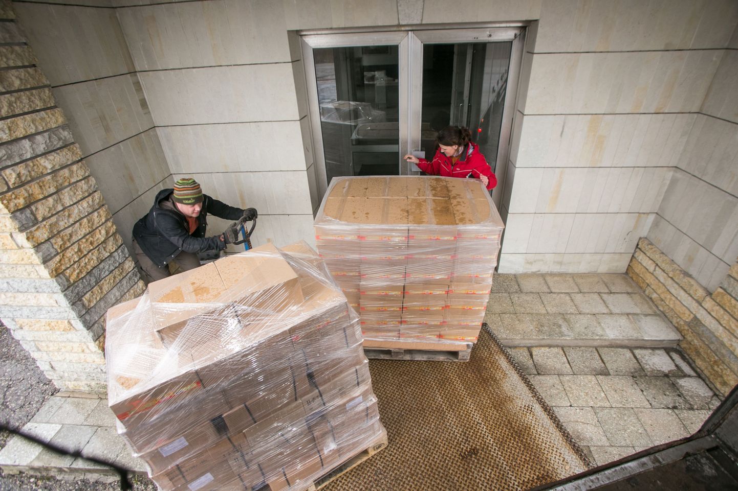 1. aprillil jõudis Järvamaale enam kui 8000 kilogrammi Euroopa Liidu toiduabi, mille jagamisega tegeleb maakondlik Toidupank koos omavalitsuste sotsiaaltöötajatega