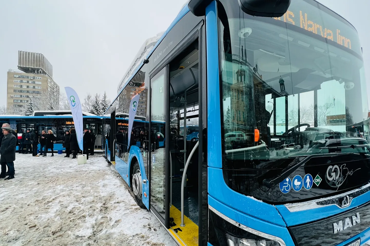 Городские автобусы в зимней Нарве.