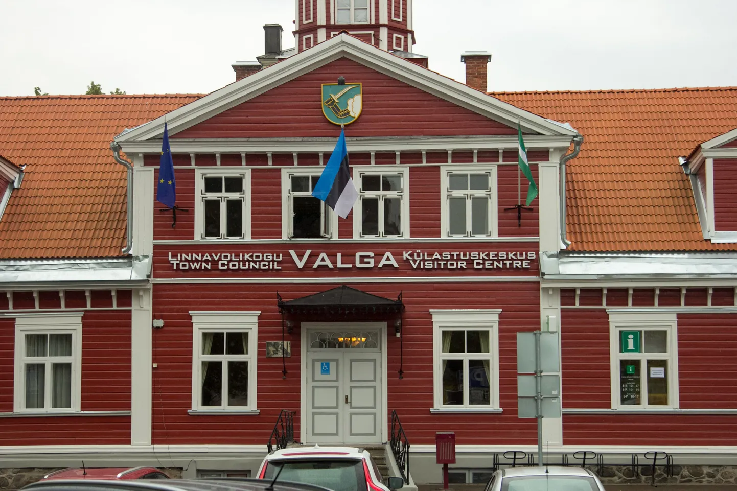 Valga raekoda, kus linnavolikogu istungeid peab.