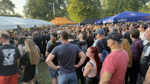 Iespaidīgas rindas ⟩ Cik maksāja ēdieni un dzērieni "AC/DC" koncertā Tallinā