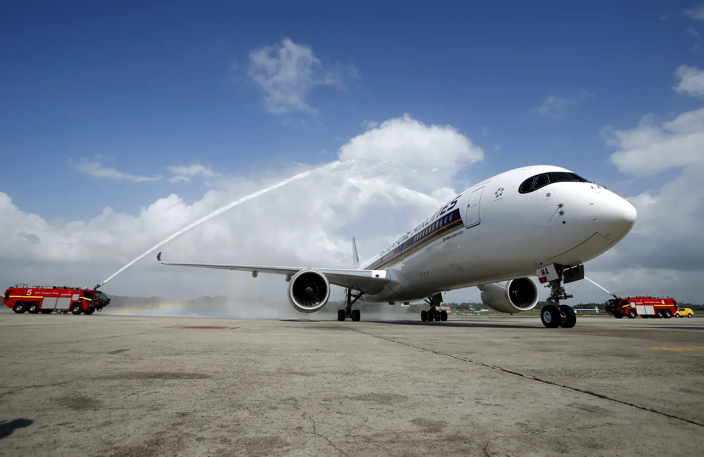 Üks uutest Singapore Airlinesi Aribus lennukitest