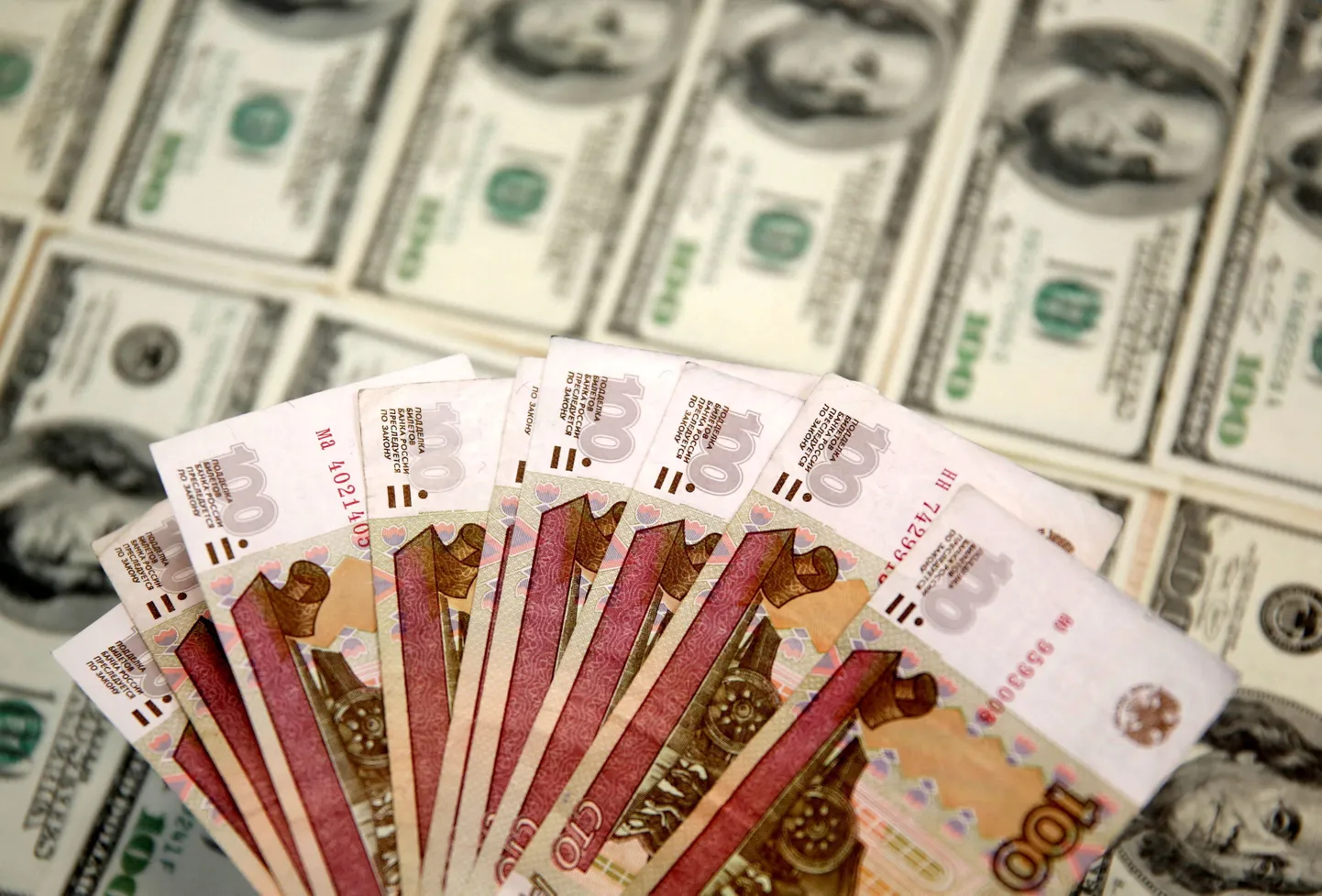 Rublad ja dollarid.