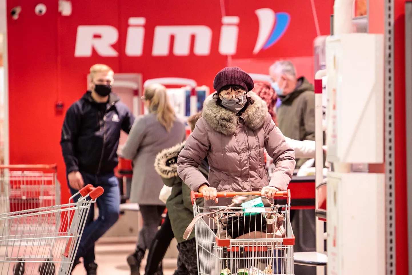 Rimis kasvas piirangute ajal lasterõivaste, aiakauba ja kodutarvete müük.