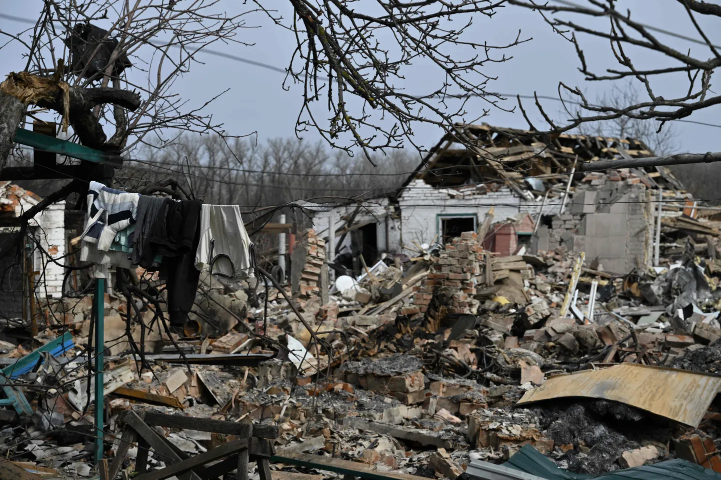 Русские сносят деревни близ города Сумы.