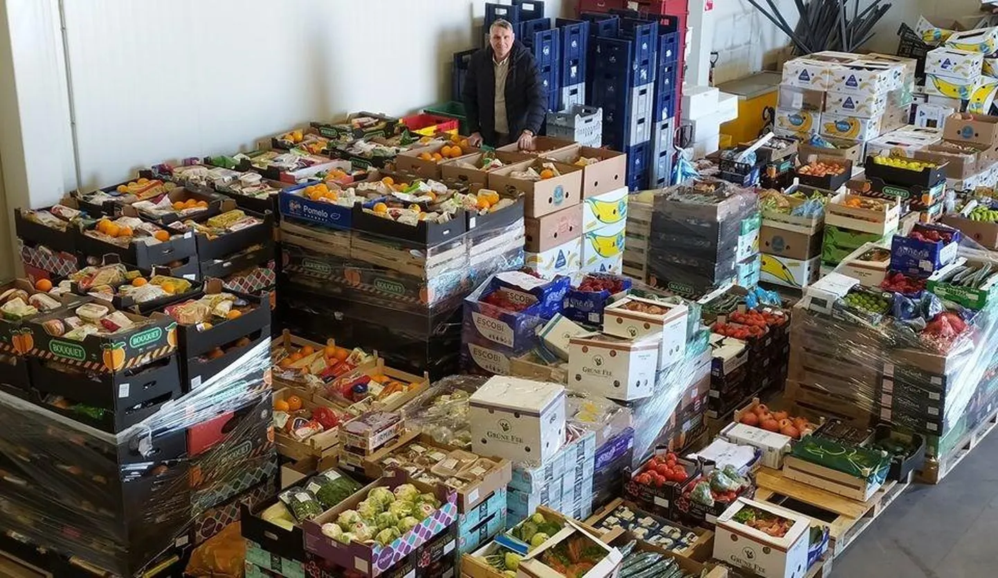 Bambona hulgilao projektijuht Meelis Roomet rääkis, et möödunud neljapäeval läks koolilastele laost välja 361 toidupakki, mille kokkupanemiseks kulus töötajatel ligi kolm tundi.