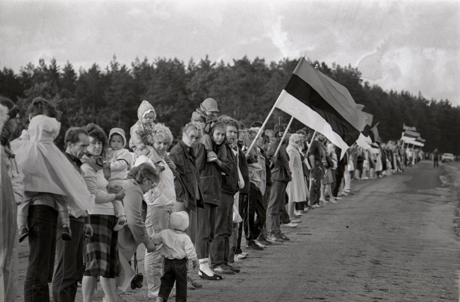 23.08.1998. Balti kett Molotovi-Ribbentropi pakti 50. aastapäeval. 