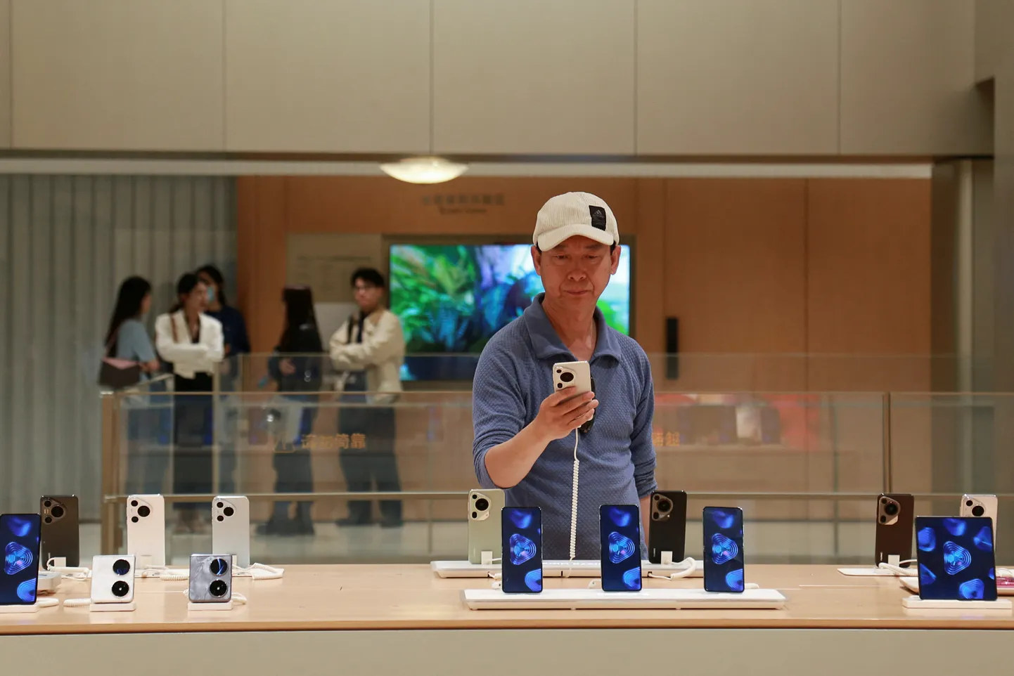 Huawei esinduspood Shanghais Hiinas.