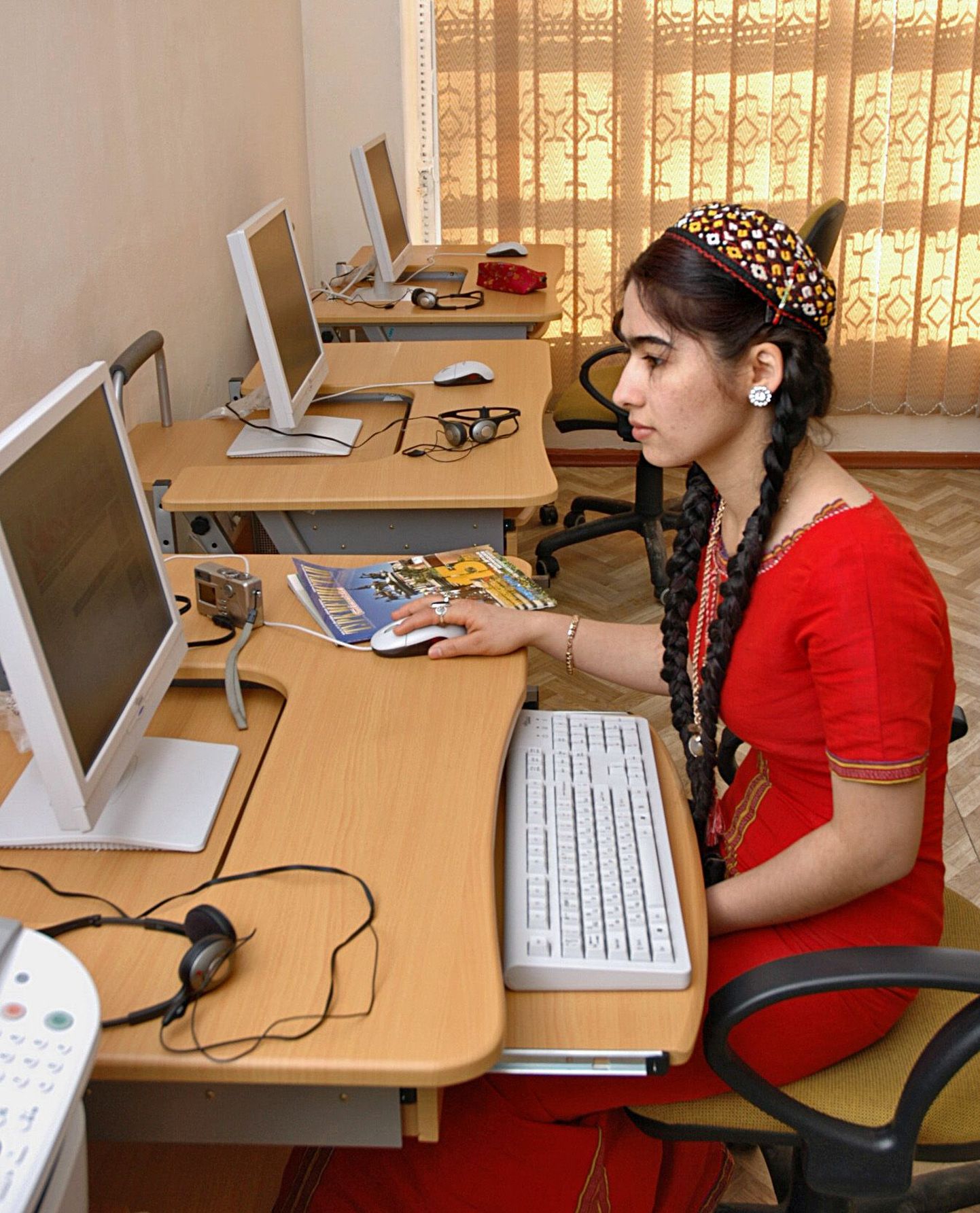 Türkmenistani neiu internetikohvikus