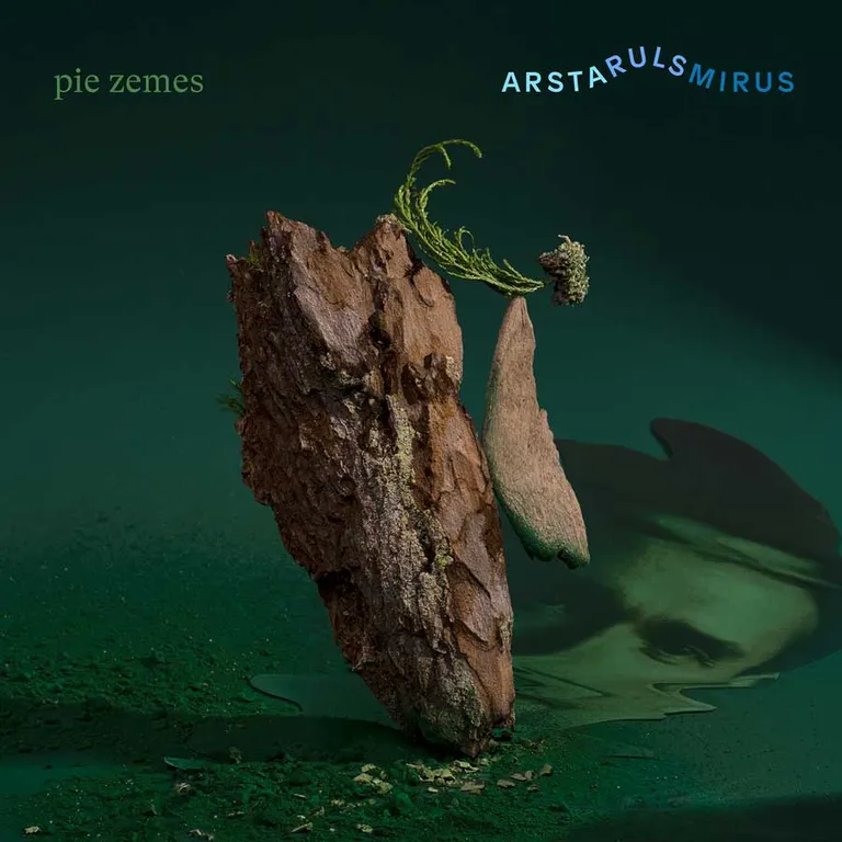 "Pie zemes" (Albuma noformējuma mākslinieciskais virziens un fotogrāfija: Zane Priede)