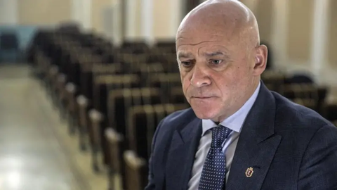 Зеленский лишил мэра Одессы украинского гражданства, сообщают источники Би-би-си. Труханова обвинили в том, что у него есть российский паспорт
