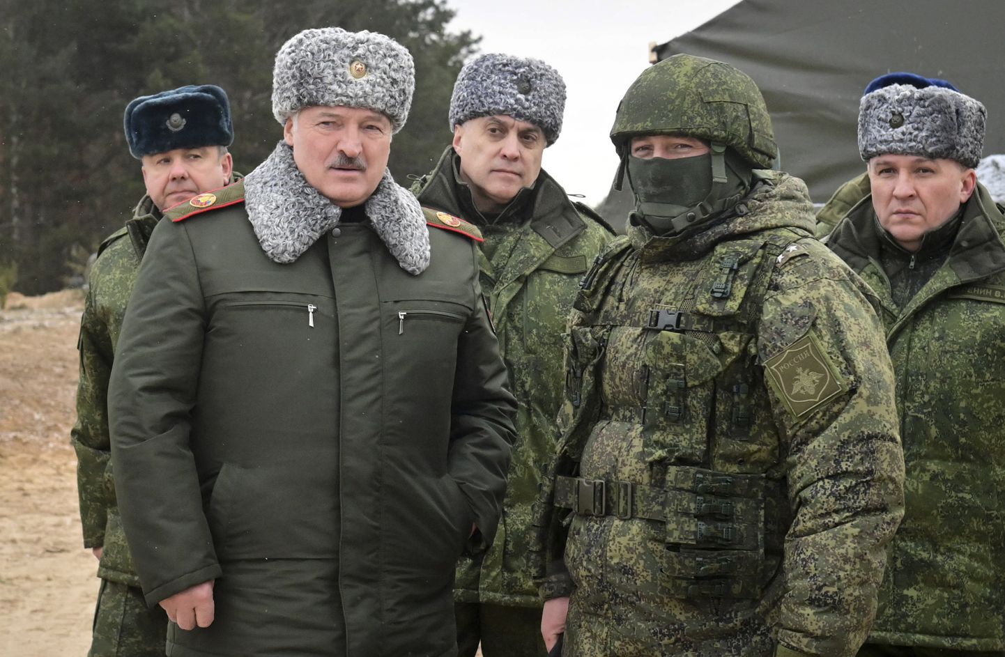 Valgevene riigipea Aljaksandr Lukašenka kohtumas sõjaväejuhtidega selle aasta alguses.