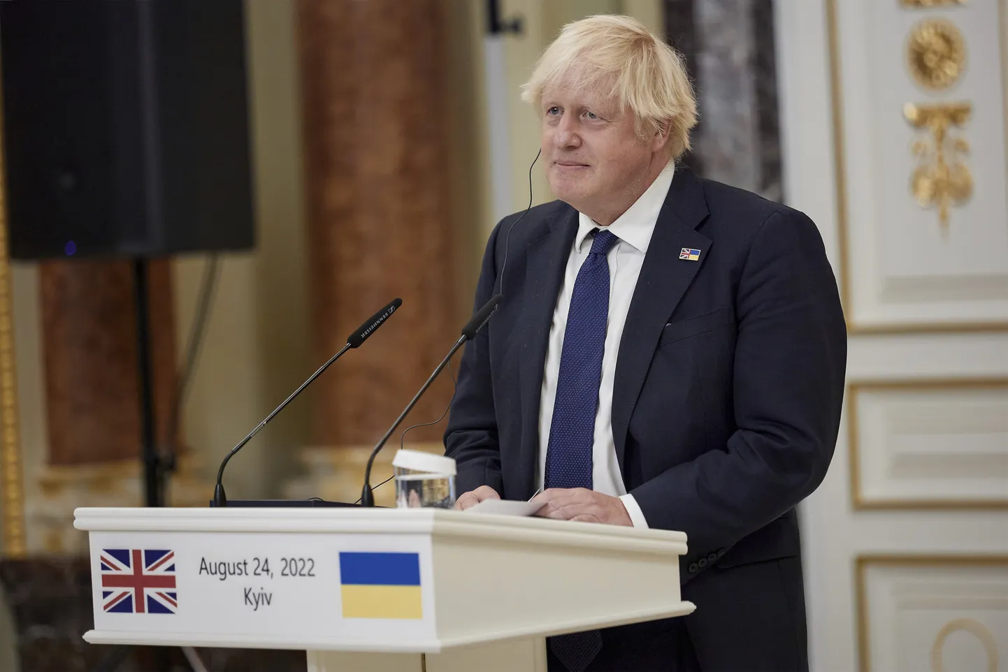 Boris Johnson Kiievis pressikonverentsil.