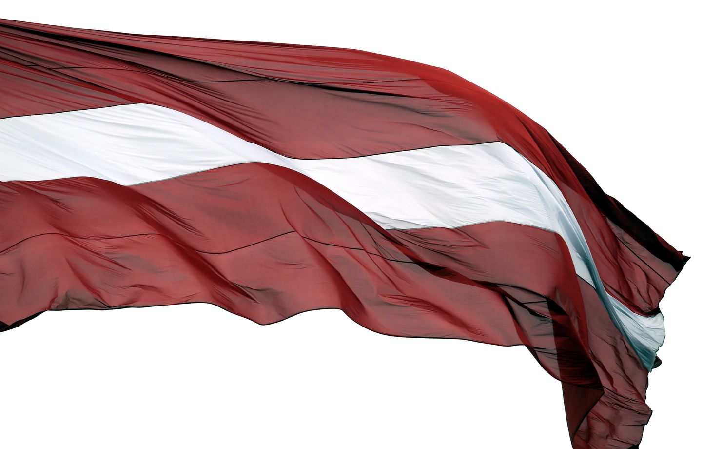 Biedrības "Latvijas karogs" dāvinātais Latvijas valsts karogs, kurš uzstādīts 60 metrus augstā mastā uz AB dambja.
