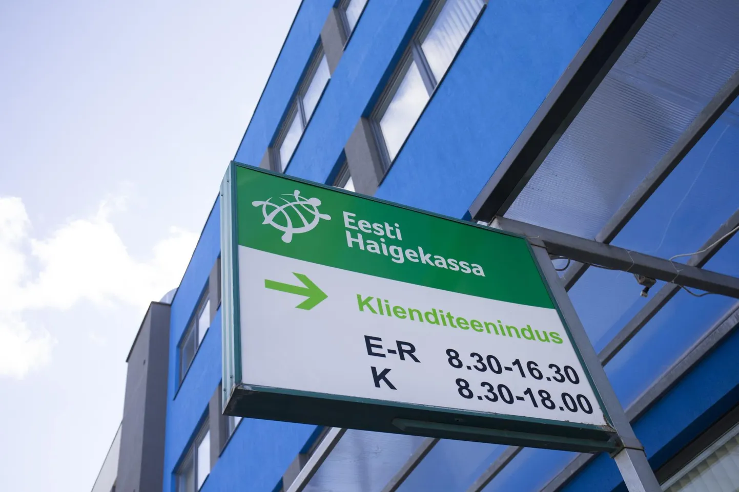 Haigekassale tähendaks seadusmuutus umbes viie miljoni euro suurust lisakulu. Ettevõtjatele lisanduva kulu suurus pole teada.