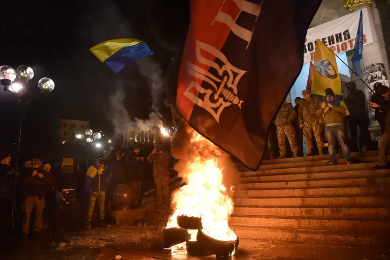 Sõja kestmise üle pahaste paremäärmuslaste protest Maidani aastapäeval. Foto: Scanpix