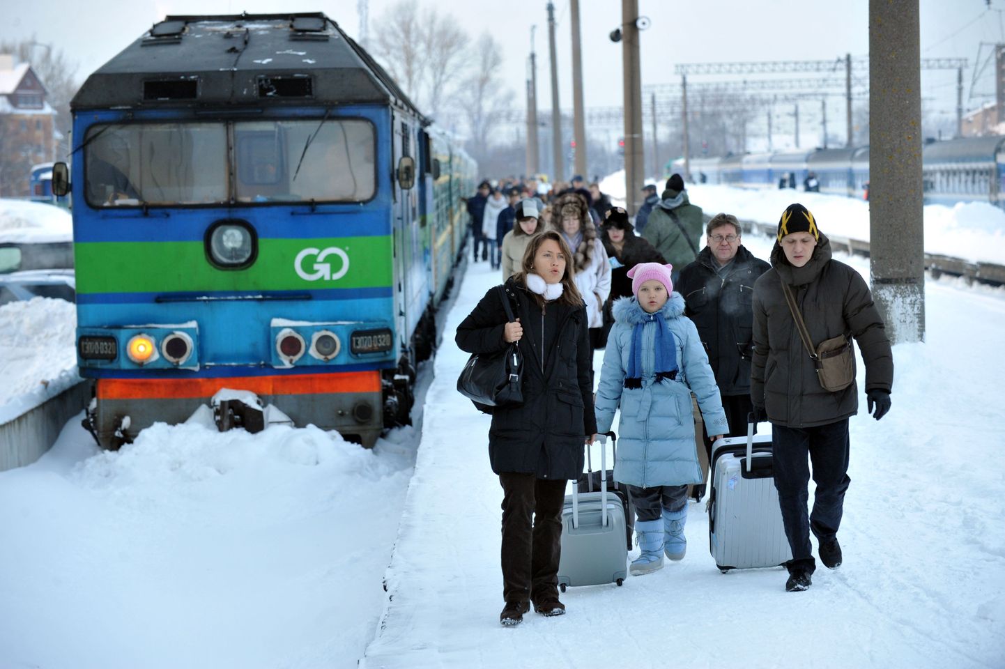 Kahe Moskva rongiga saabunud Vene turistid Tallinnas Balti jaamas.