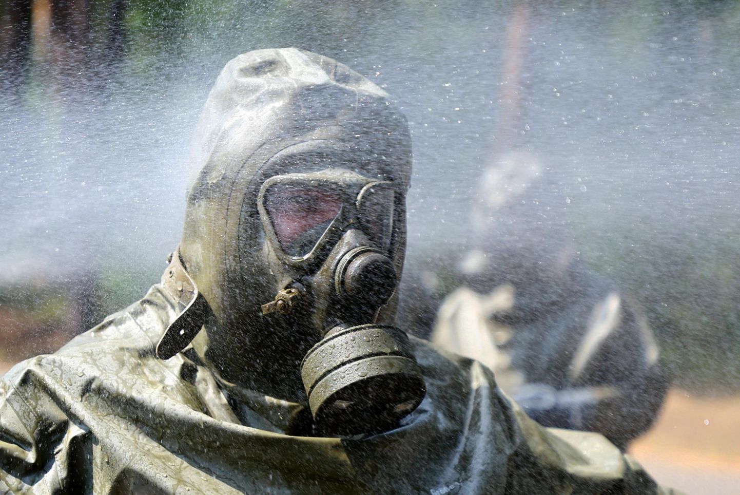 Bundeswehri sõdur keemia-, bio- ja radioloogiliste relvade vastase kaitse õppustel.  FOTO: Fabrizio Bensch/Reuters/Scanpix
