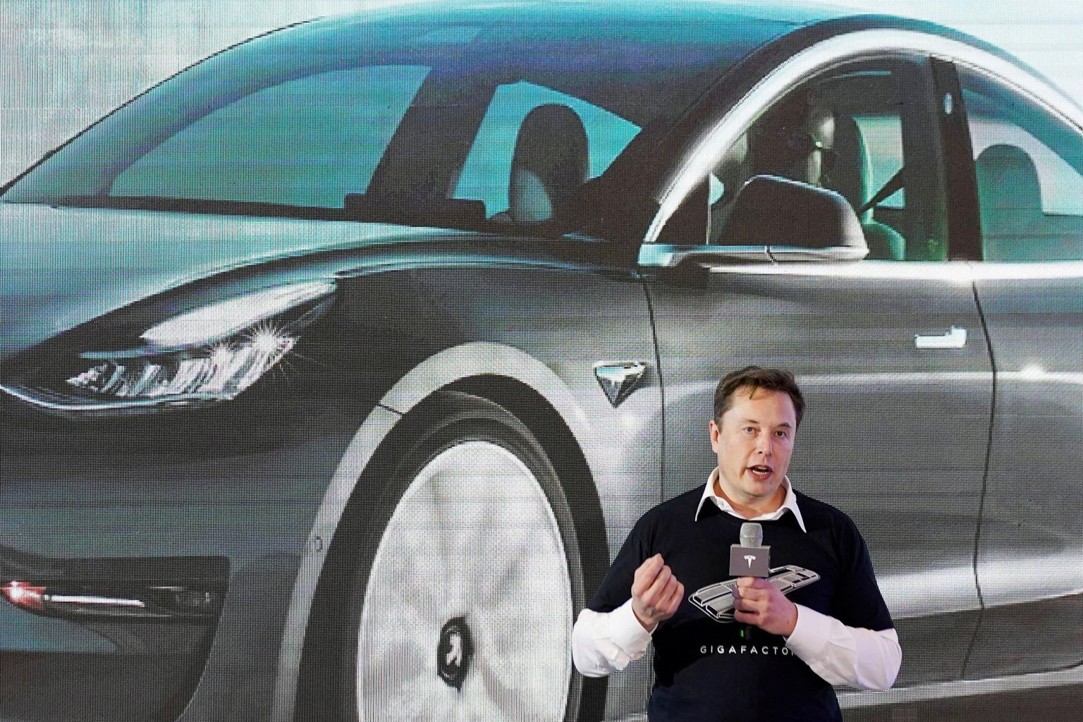 Tesla tegevjuht Elon Musk esinemas.