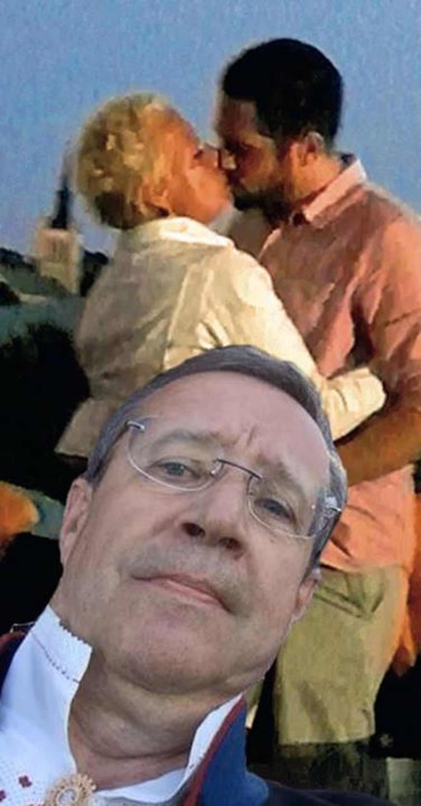 Toomas Hendrik Ilvese selfie Evelini suudluse ees