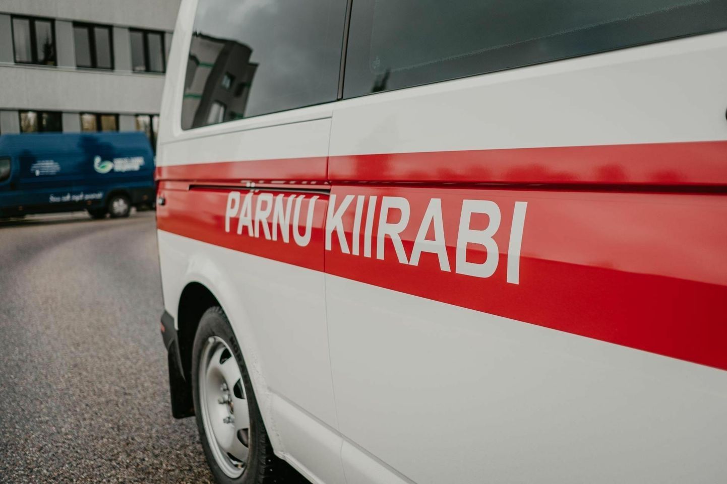 Arstiabi vajanud kaassõitja toimetati Pärnu haiglasse.
