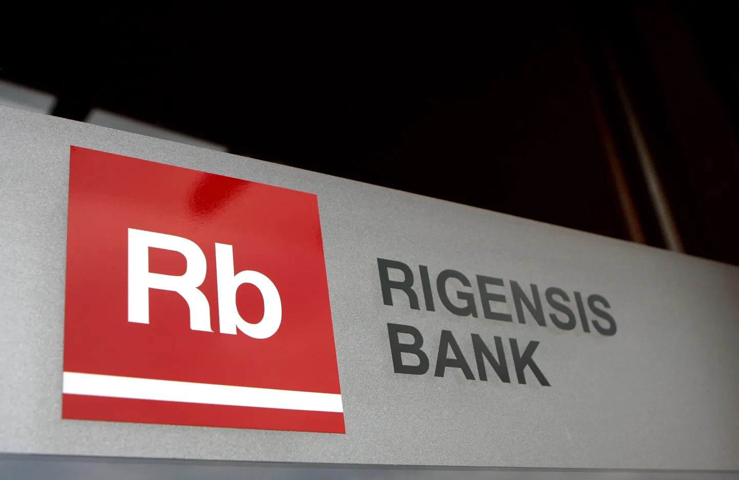 "Rigensis Bank" logo.