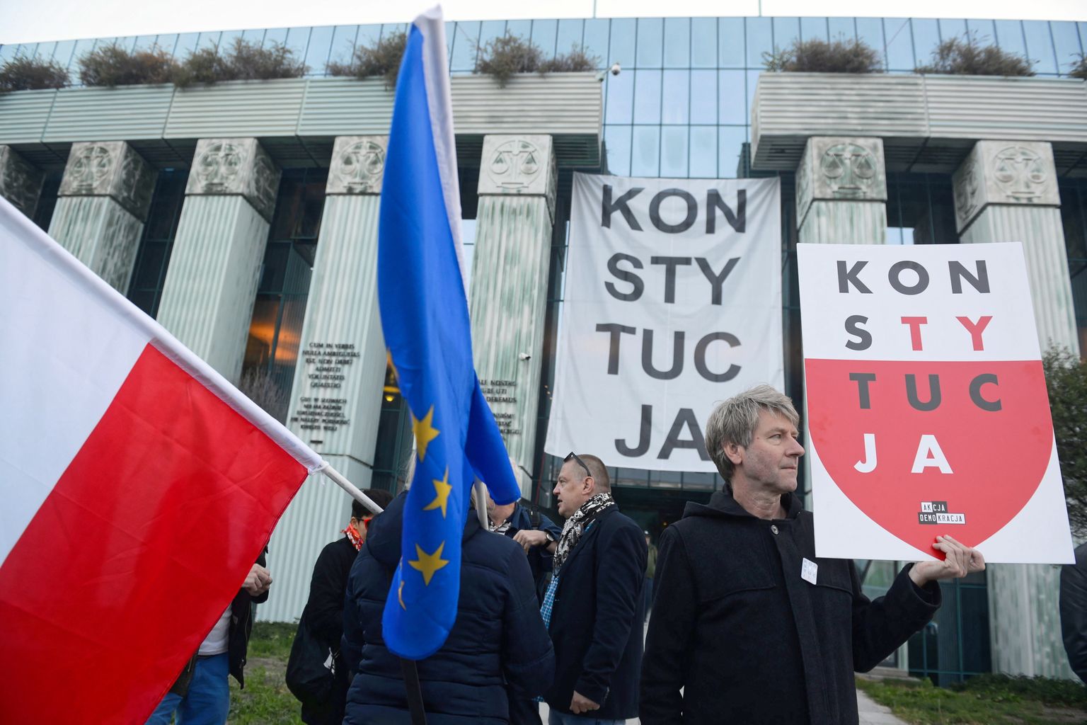 Meeleavaldus Poola kohtureformi vastu.
