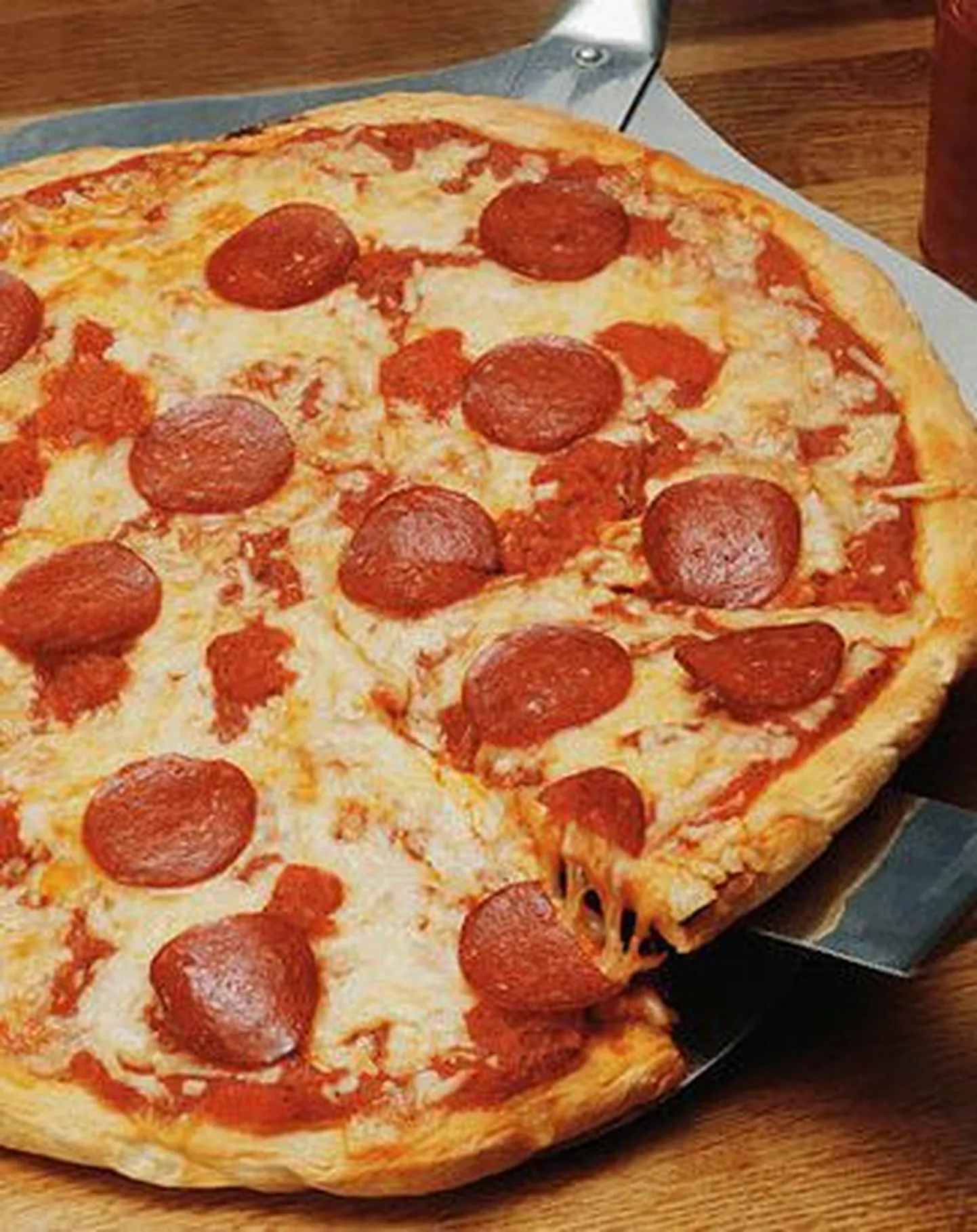 Rootsis said sajad inimesed pizzeriast kõhutõve