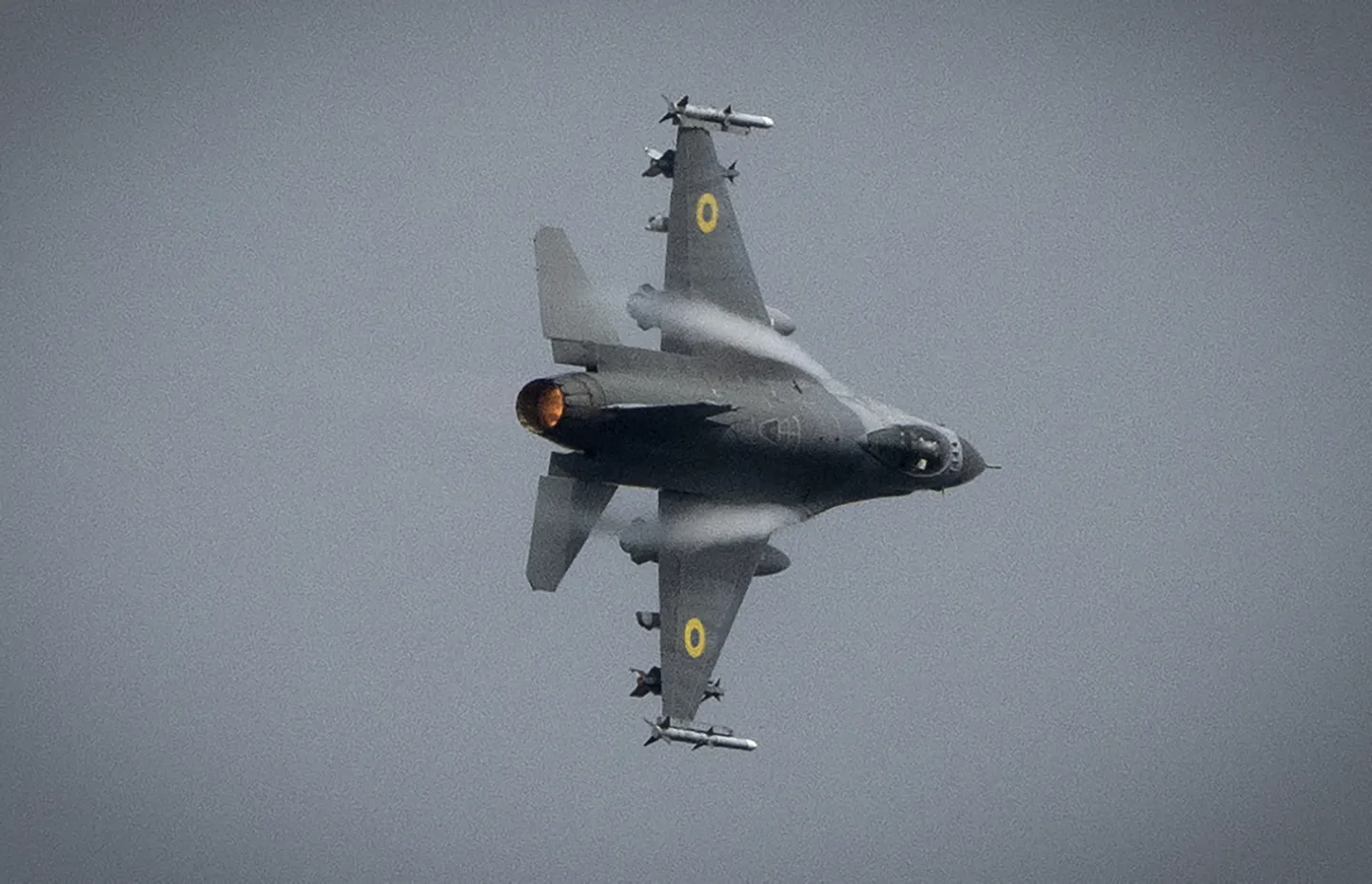 Ukraina õhujõudude hävituslennuk F-16.