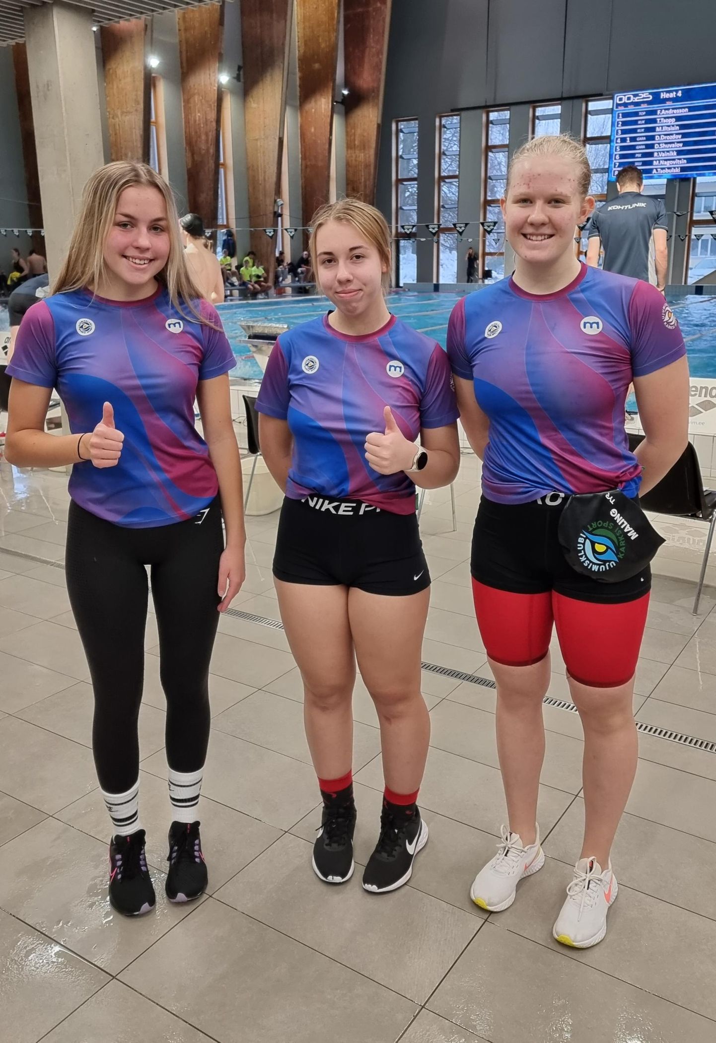 Klubi Karksi Sport oli Eesti noorte ja juunioride lühiraja ujumise meistrivõistlustel esindatud kolme sportlase, (vasakult) Romi Israeli, Anette Särevi ja Helena Malinguga, kellest parimana võitis Romi Israel noorte 100 meetri kompleksujumises pronksmedali.