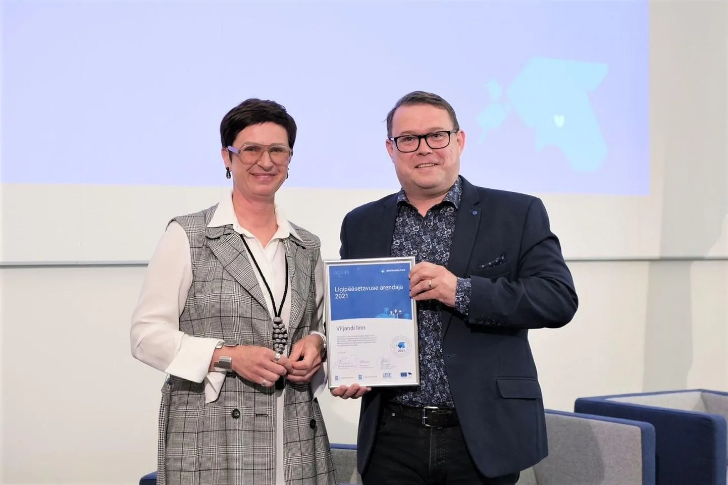 Eilsel linnade ja valdade 2021. aasta teenustasemete avalikustamisel käis tunnustust vastu võtmas Viljandi linnapea Madis Timpson.