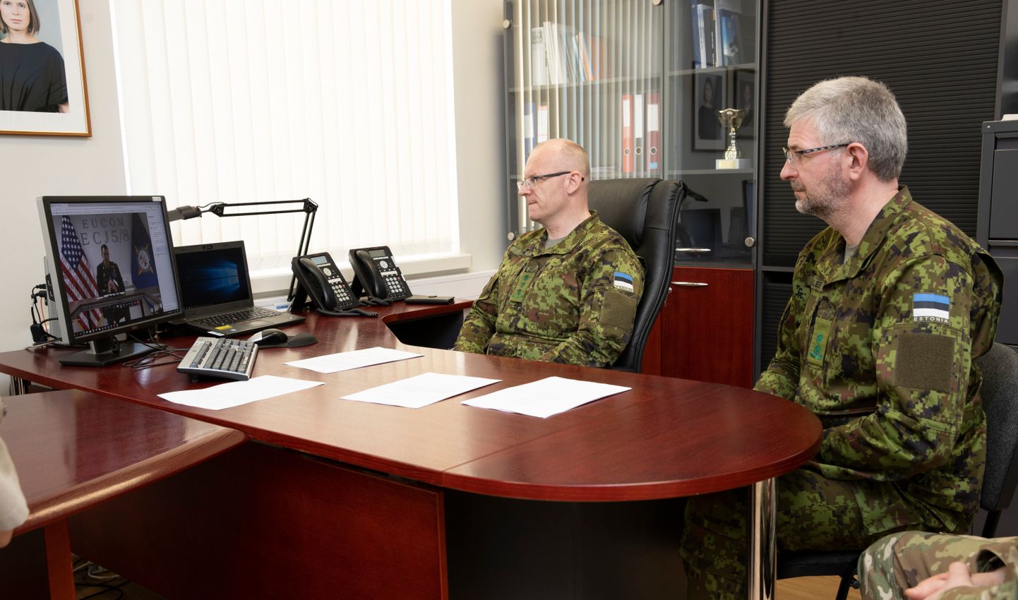 Kaitseväe peastaabi personaliosakonna ülem kolonel Vitali Lokk ja esimese eestlasena USA Euroopa väejuhatuse staapi teenima suunduv kolonelleitnant Riho Rõngelep.