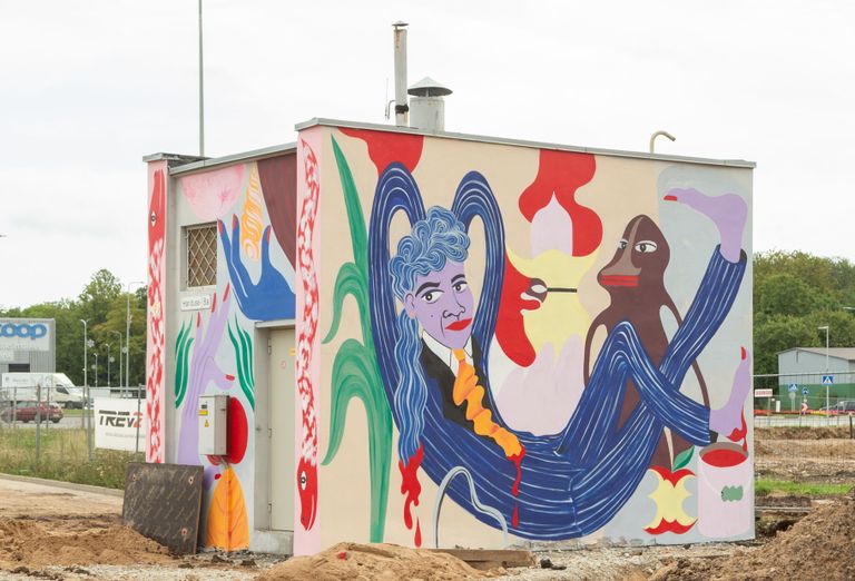 Soome tänavakunstnik Laura Lehtinen andis uue ilme Jõhvis Hariduse 8a paiknevale trafoalajaamale. Paneb ju naeratama?