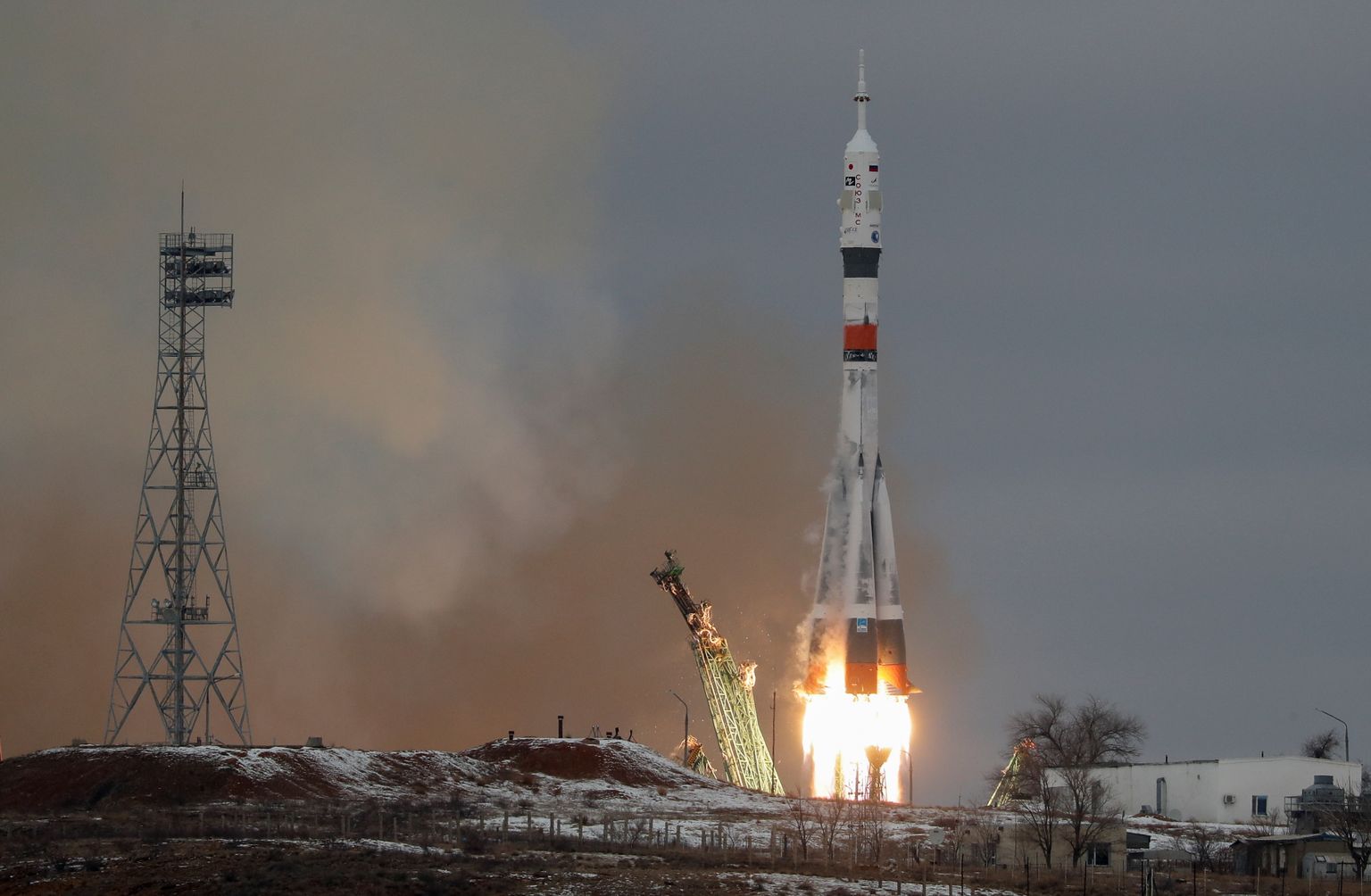 Venemaa Sojuz MS-20 kosmoselaev startis Kasahstani Baikonuri kosmosdroomilt  8. detsembril 2021 ISS-ile.  Pardal olid Venemaa kosmonaut Aleksander Misurkin,  Jaapani ettevõtja Yusaku Maezawa ja tema assistent Yozo Hirano