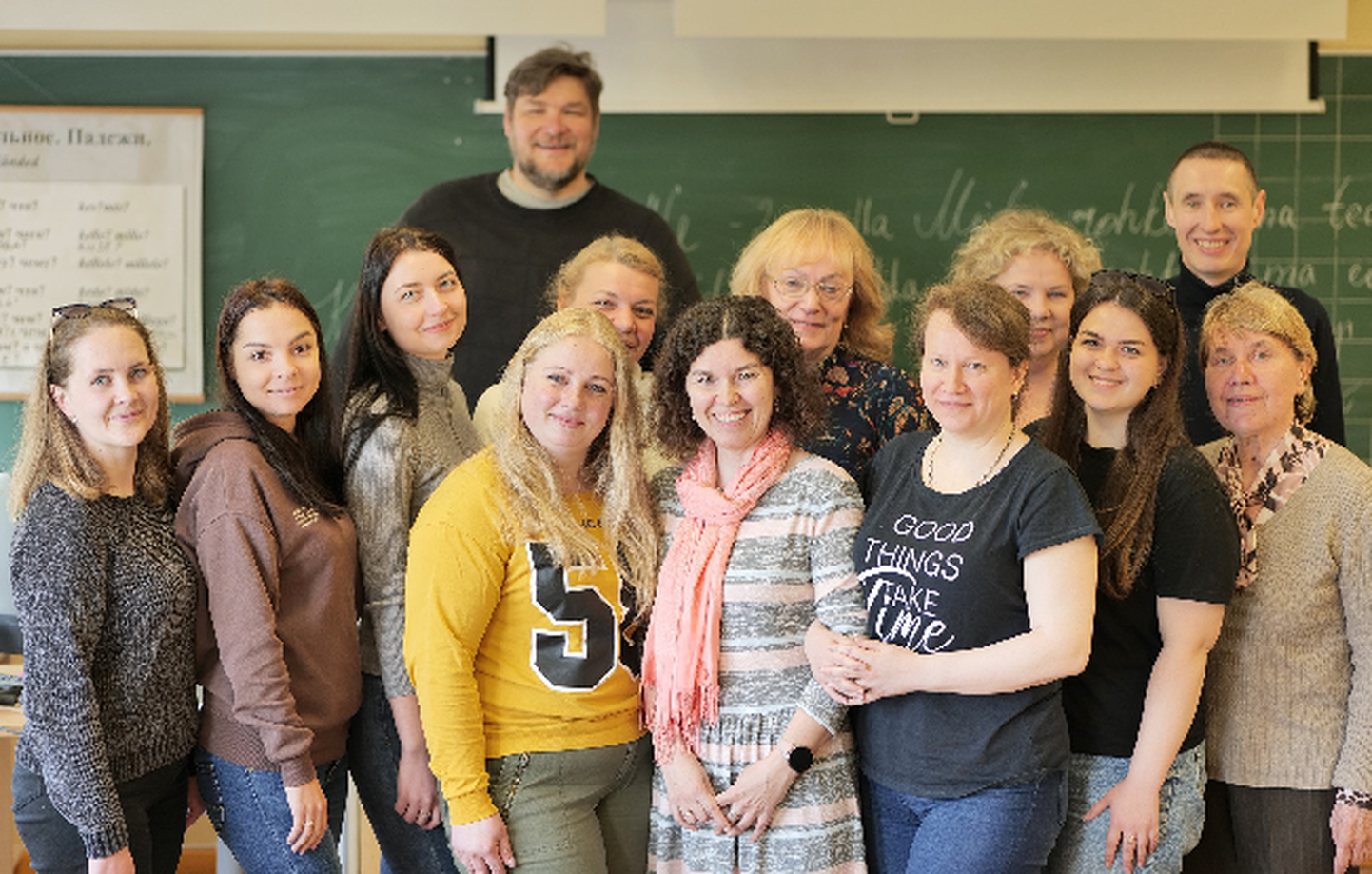 Группа украинских беженцев после окончания курсов эстонского языка в Вильянди.