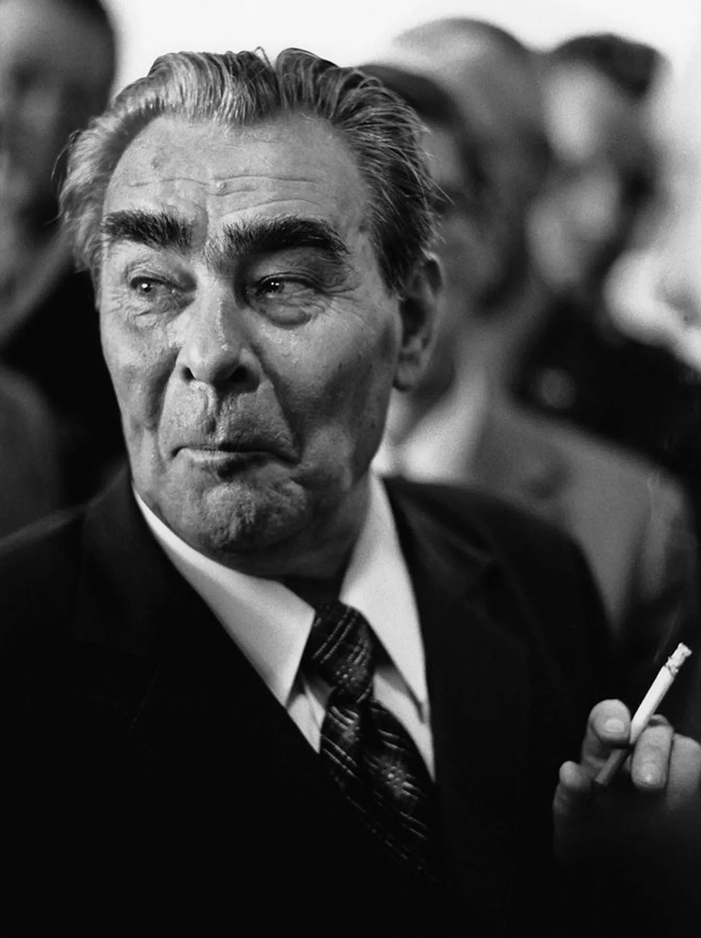 Siin on Leonid Brežnev veel rõõmus ja tegus. Tema nimega on seotud terve ajastu. Oma piiritut võimu kasutas peasekretär põhiliselt selleks, et võimul püsida.
