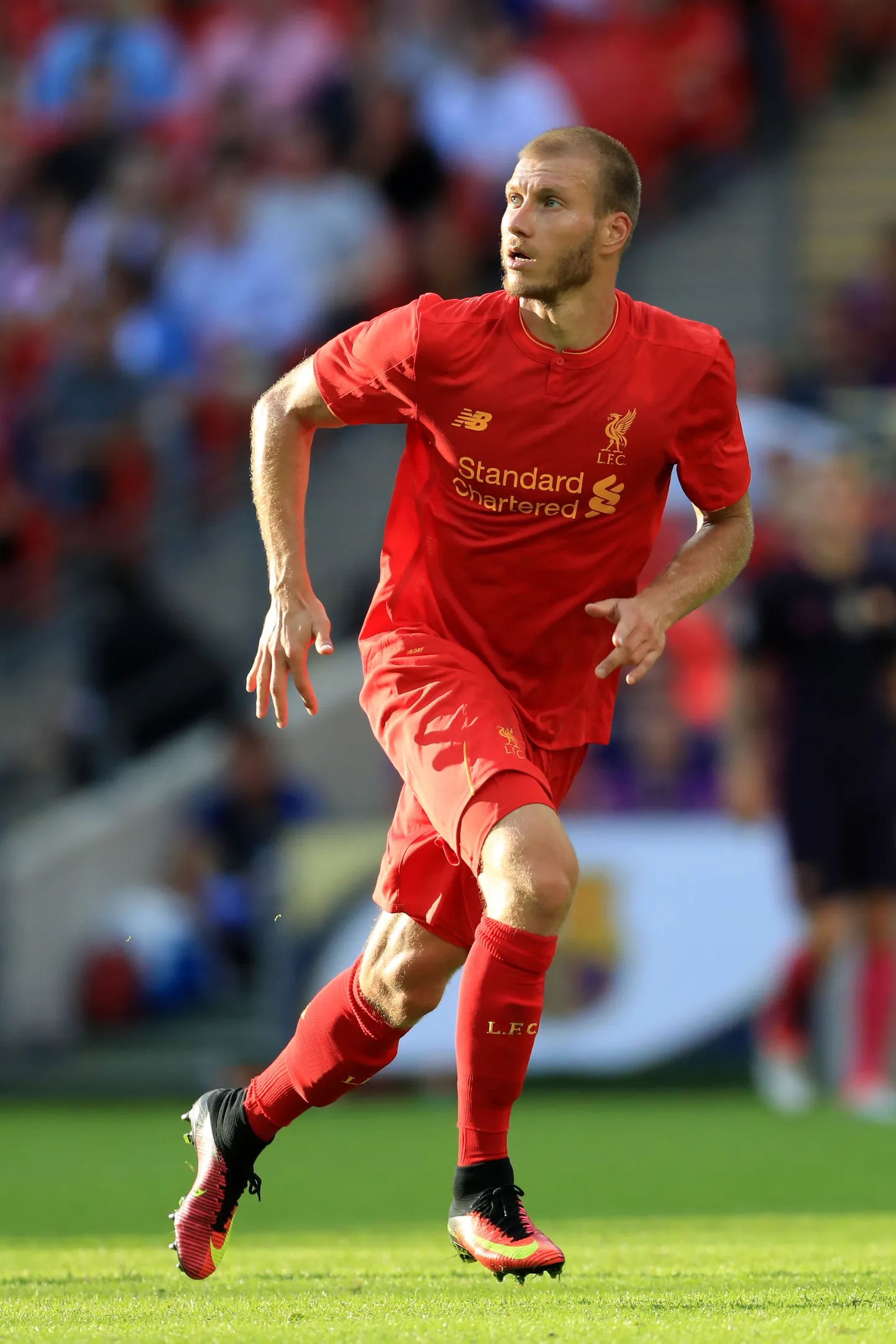 Ragnar Klavan Liverpooli särgis.