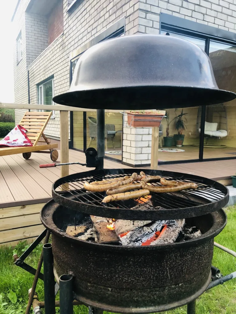 Jüri Ernitsa tehtud grill.