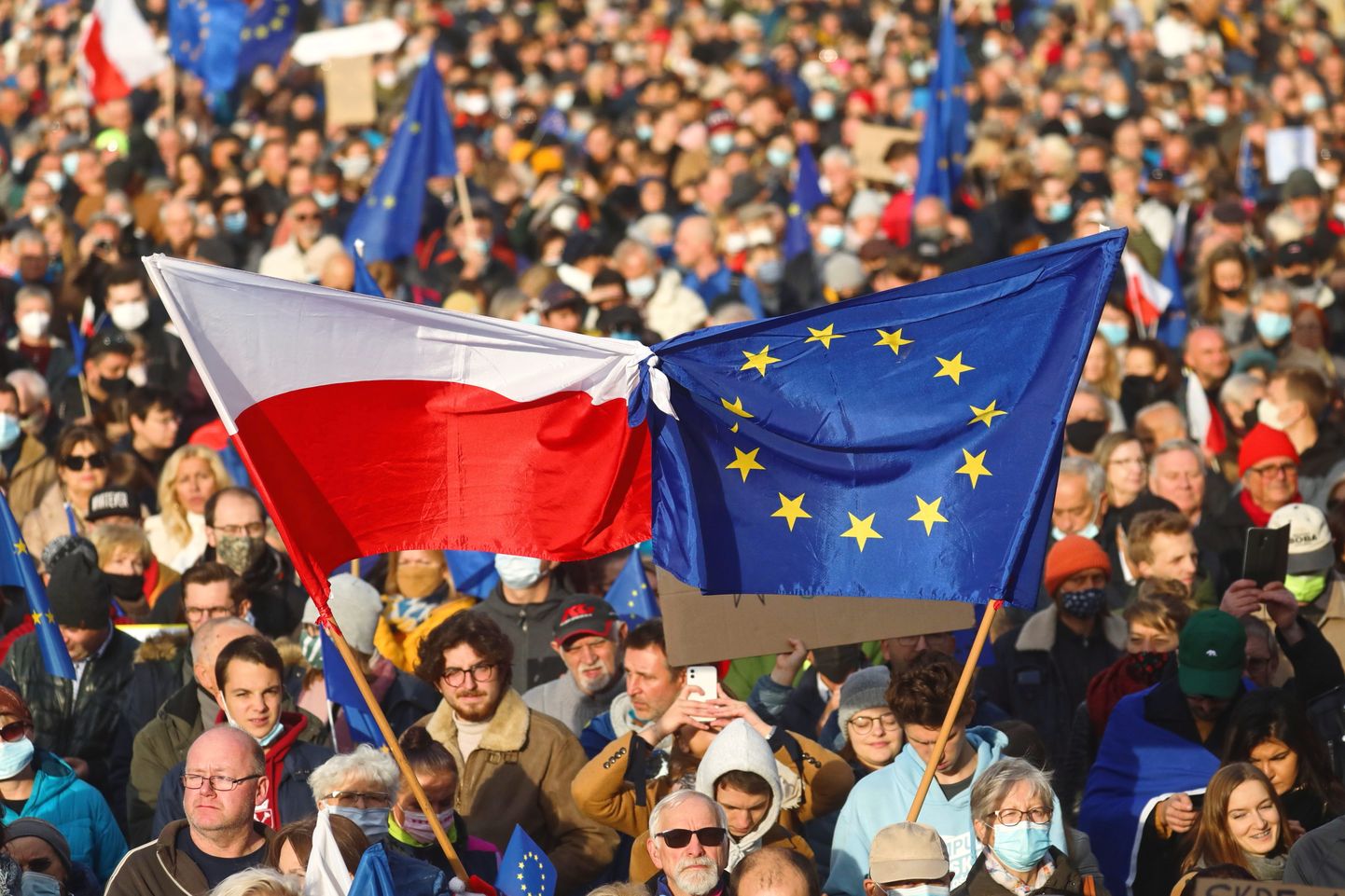 Demonstratsioon Euroopa Liidu toetuseks Krakowi keskväljakul.